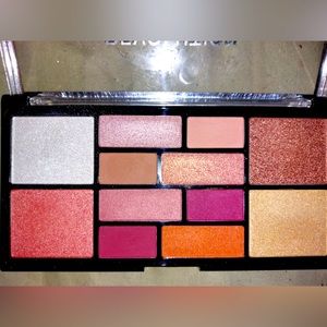 Revolution Fierce As Fire Pigment Palette